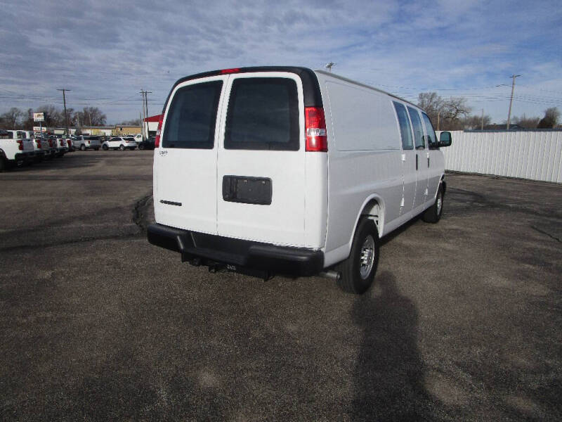 2025 Chevrolet Express 2500