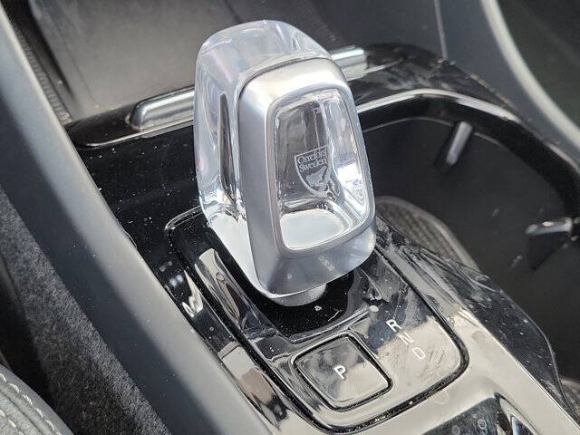 2024 Volvo XC40 B5 Plus Bright Theme