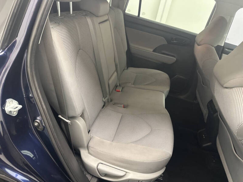 2020 Toyota Highlander LE