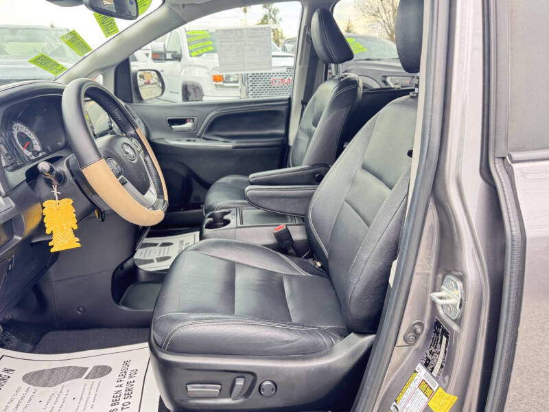 2019 Toyota Sienna SE 8-Passenger