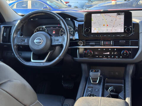 2023 Nissan Pathfinder SL