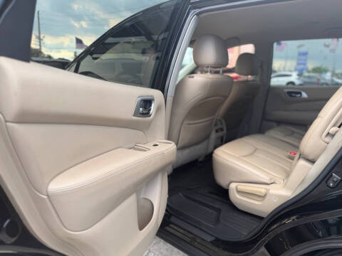 2017 Nissan Pathfinder SL
