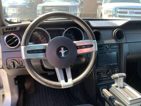 2006 Ford Mustang V6 Deluxe