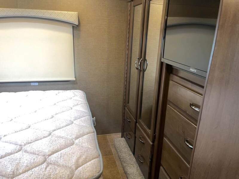 2017 Ford E-Series E-450 SD