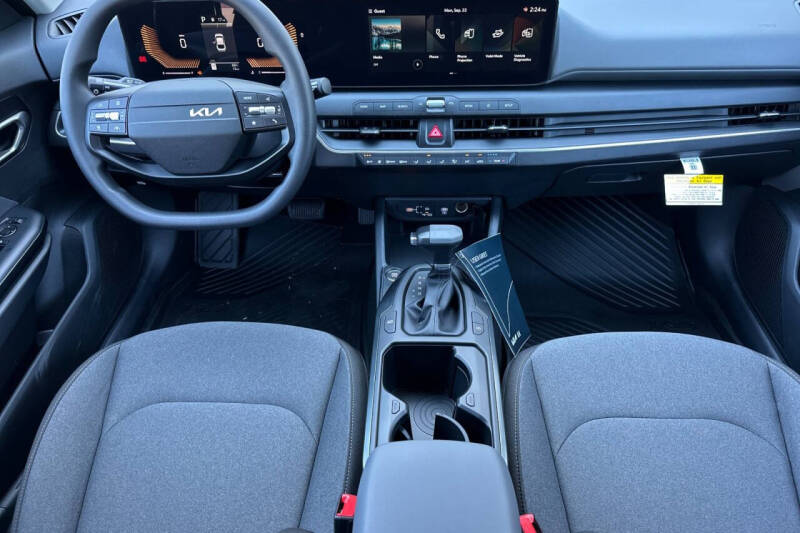 2025 Kia K4 LX