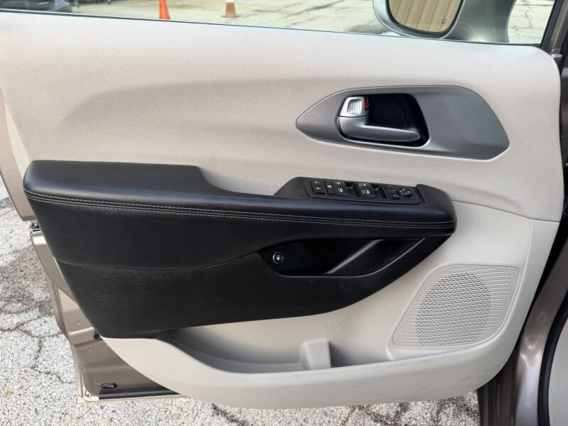 2017 Chrysler Pacifica Hybrid Premium