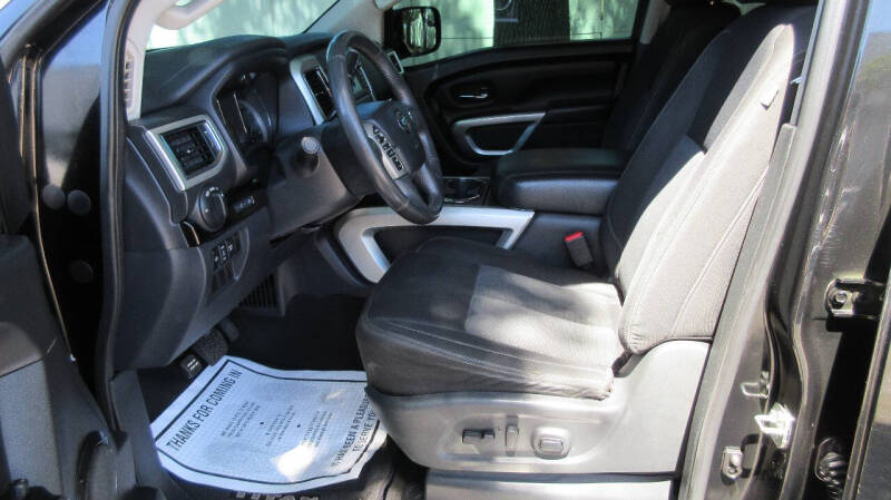 2017 Nissan Titan SV