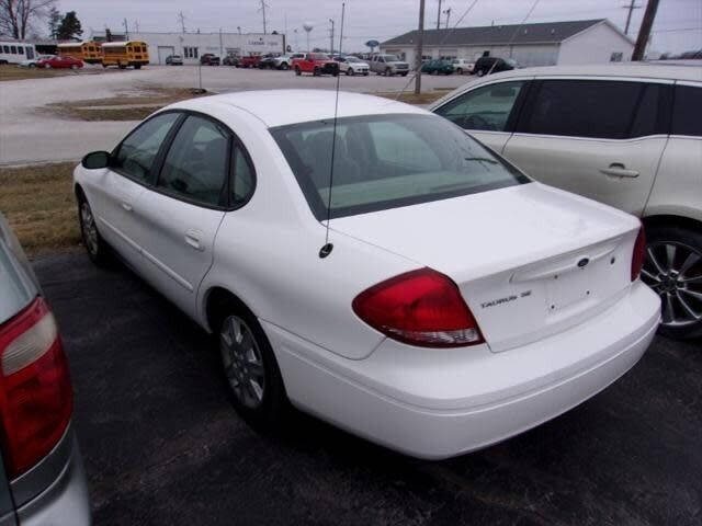 2005 Ford Taurus SE