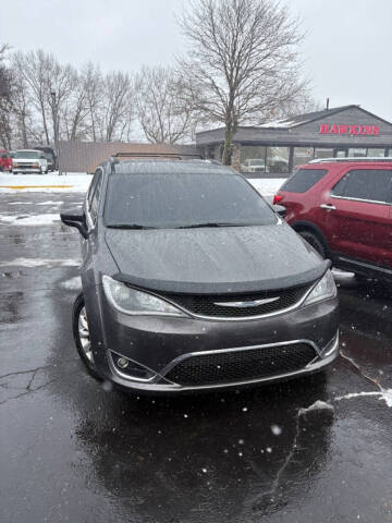 2017 Chrysler Pacifica Touring-L