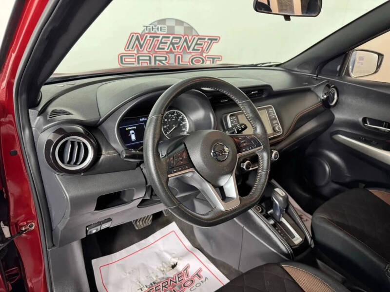 2020 Nissan Kicks SR