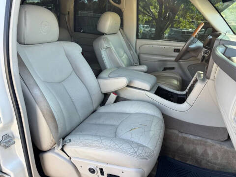 2004 Cadillac Escalade