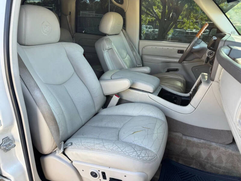 2004 Cadillac Escalade