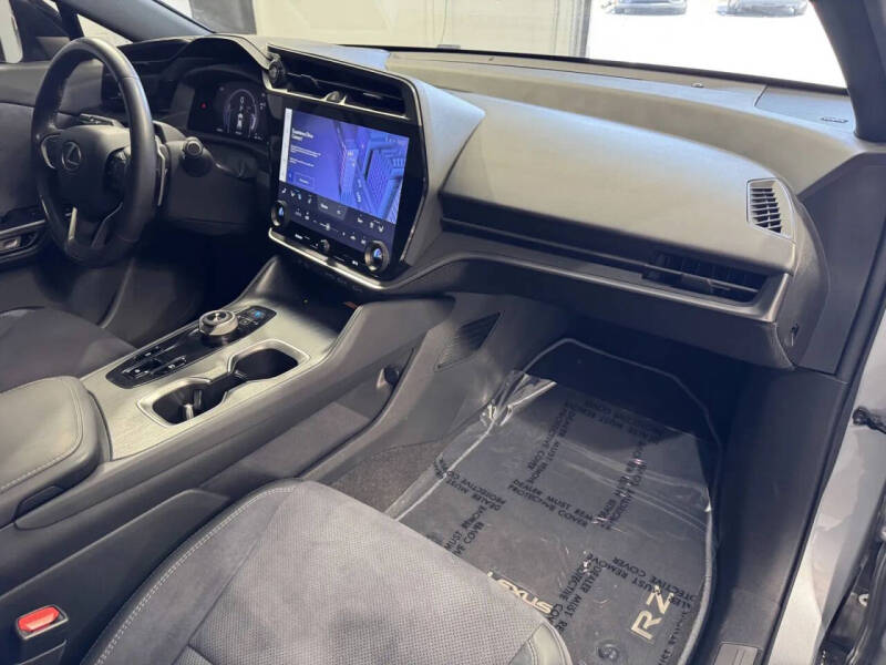 2023 Lexus RZ 450e Luxury