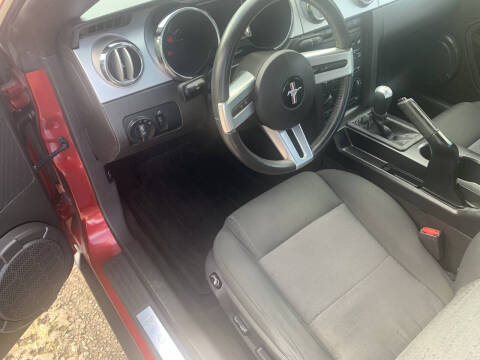 2005 Ford Mustang V6 Deluxe