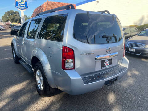 2010 Nissan Pathfinder S FE+