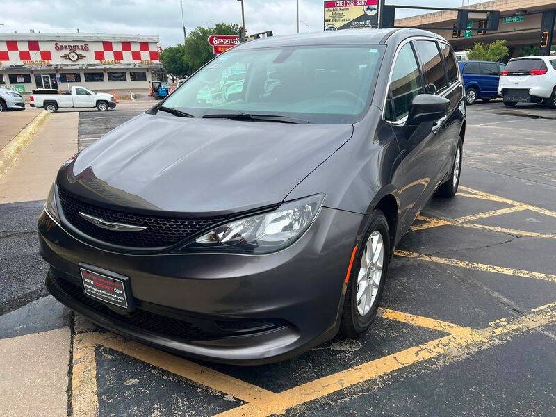 2022 Chrysler Voyager LX