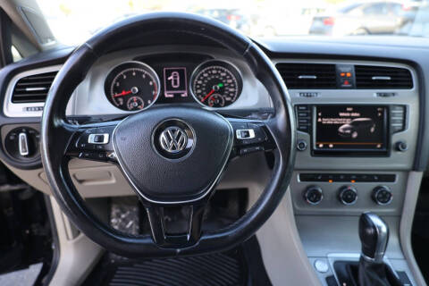2016 Volkswagen Golf TSI SE