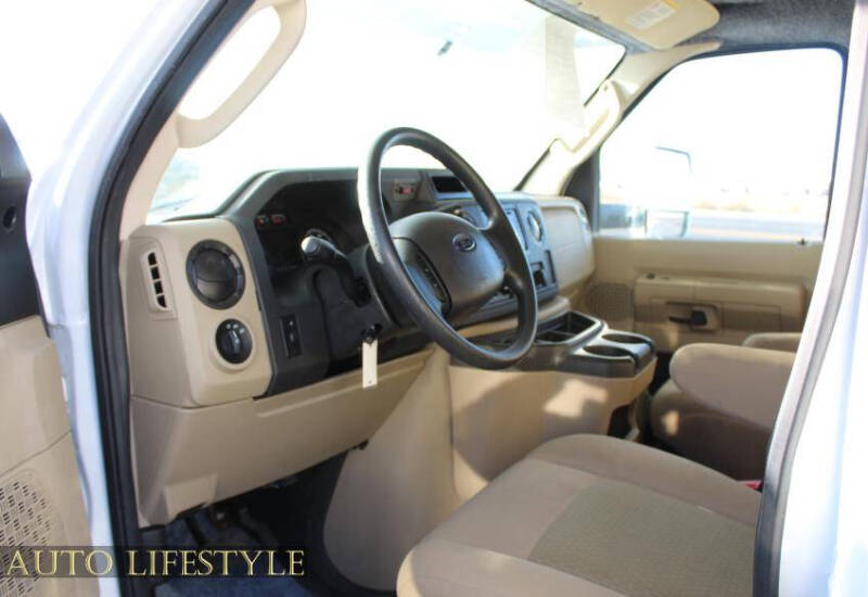 2014 Ford E-Series E-450 SD