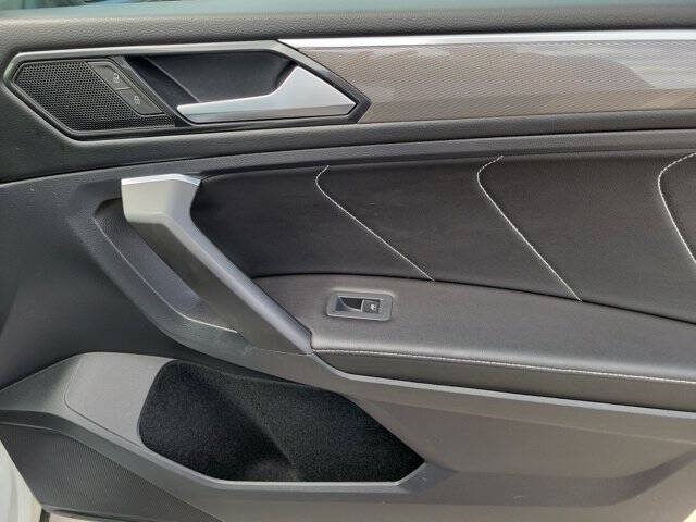 2022 Volkswagen Tiguan SE R-Line Black