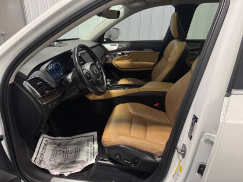 2016 Volvo XC90 T6 Momentum