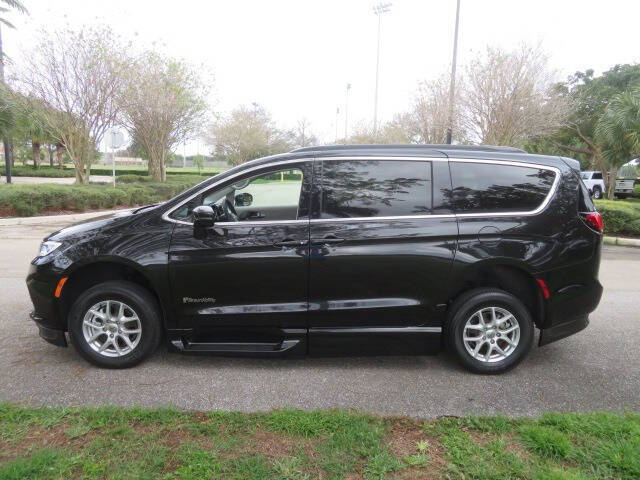 2022 Chrysler Pacifica Touring L