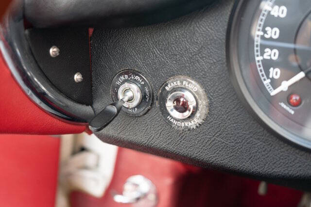 1966 Jaguar E-Type 21