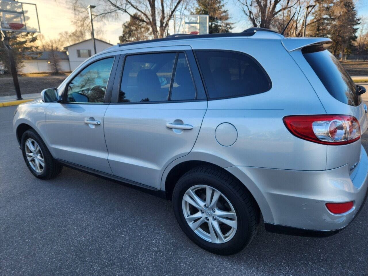 2011 Hyundai SANTA FE for sale at Xtra Mile Auto Sales LLC in Cambridge, MN