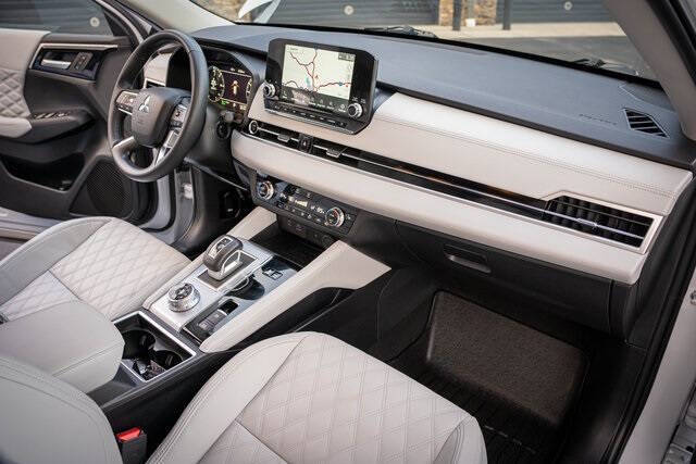 2023 Mitsubishi Outlander PHEV SEL