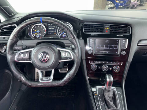 2016 Volkswagen Golf R 4Motion