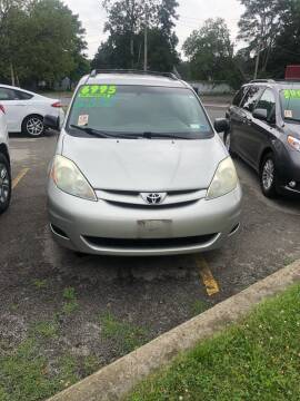 2006 Toyota Sienna for sale at Mike's Auto Sales in Rochester NY