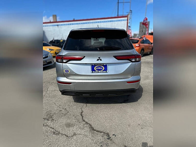 2022 Mitsubishi Outlander ES