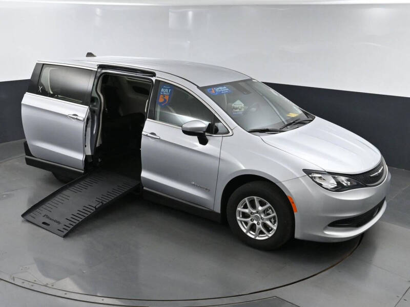 2023 Chrysler Voyager LX