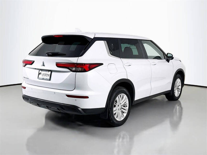2023 Mitsubishi Outlander ES