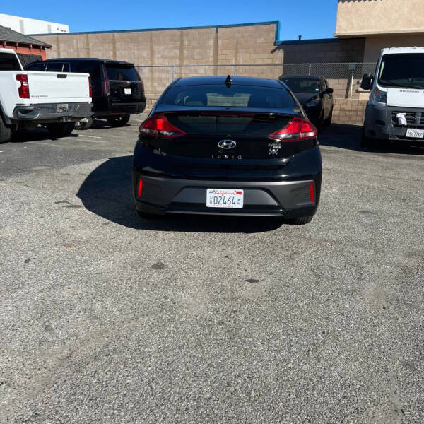 2017 Hyundai Ioniq Hybrid Blue