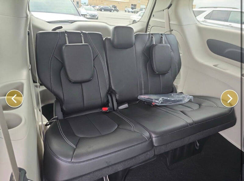 2024 Chrysler Pacifica Touring L