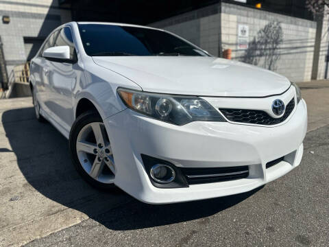 2014 Toyota Camry for sale at Illinois Auto Sales in Paterson NJ