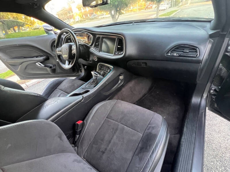 2016 Dodge Challenger 392 HEMI Scat Pack Shaker