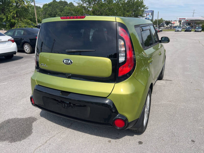 2016 Kia Soul +
