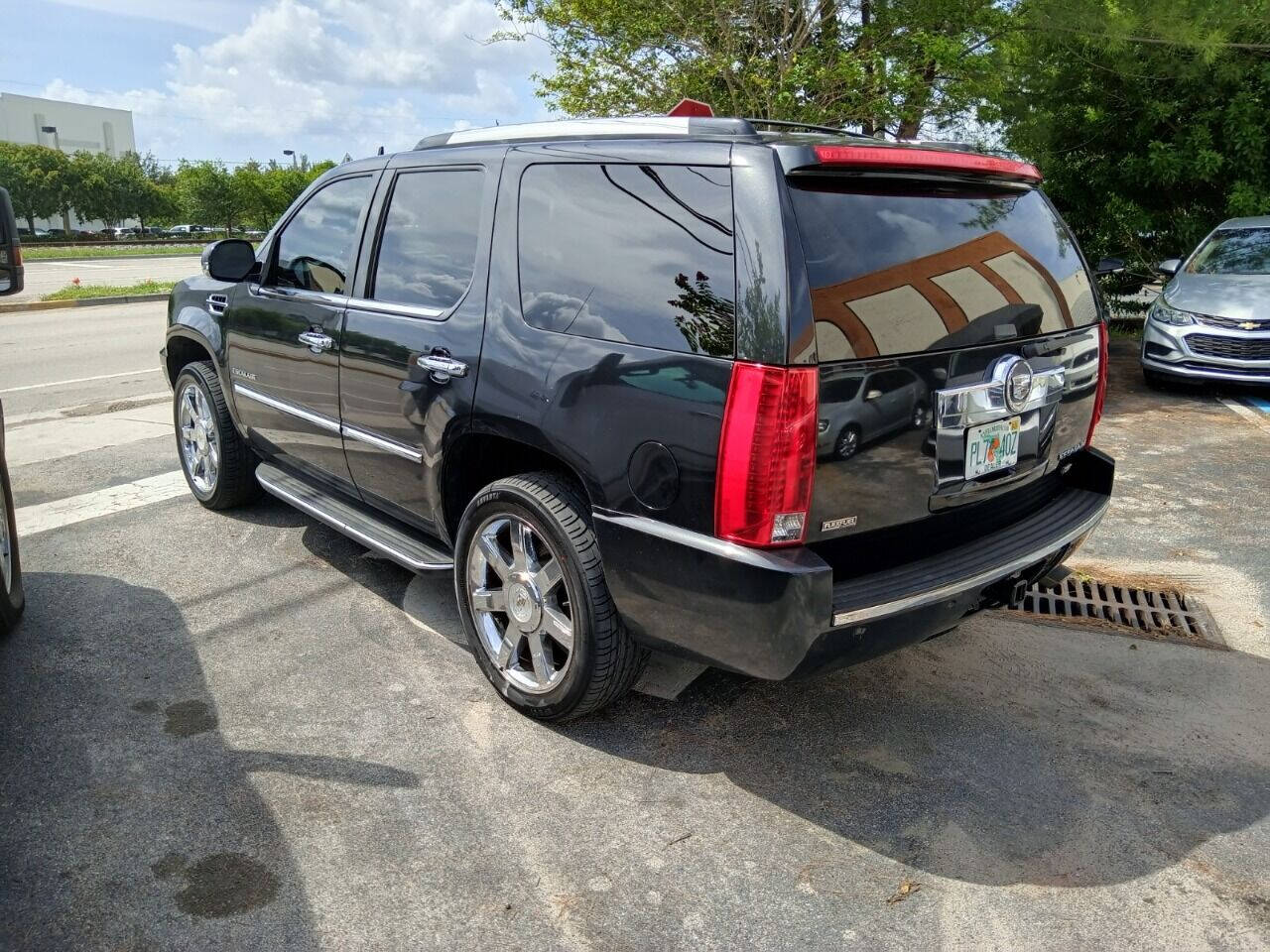 2011 Cadillac Escalade SUV / Crossover - $10,950