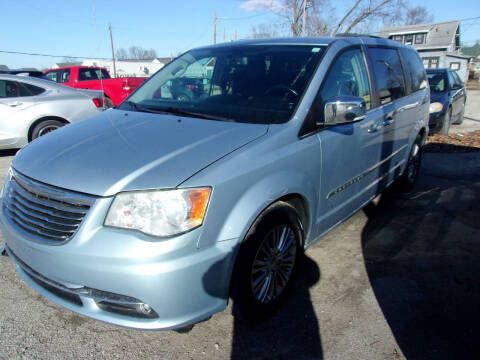 2013 Chrysler Town and Country for sale at Car Credit Auto Sales in Terre Haute IN
