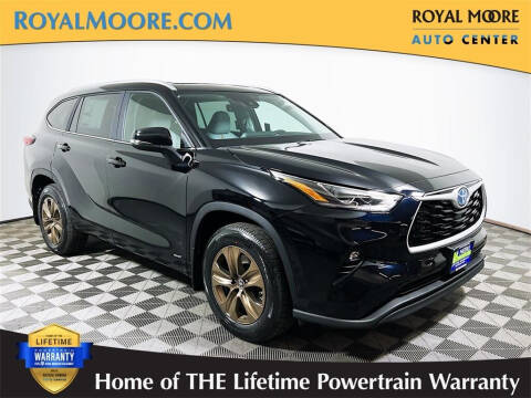 2023 Toyota Highlander Hybrid for sale at Royal Moore Custom Finance in Hillsboro OR