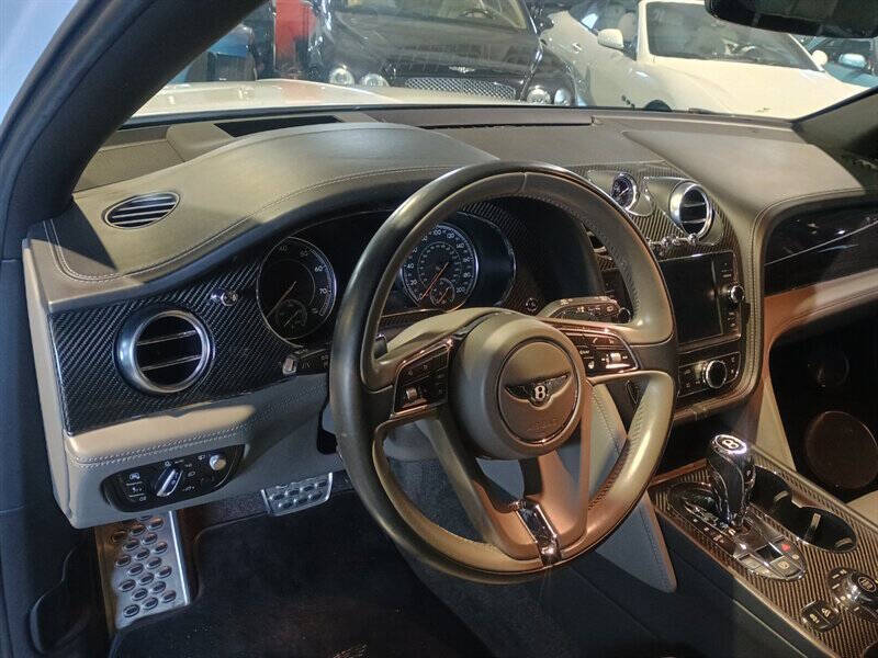 2019 Bentley Bentayga 33