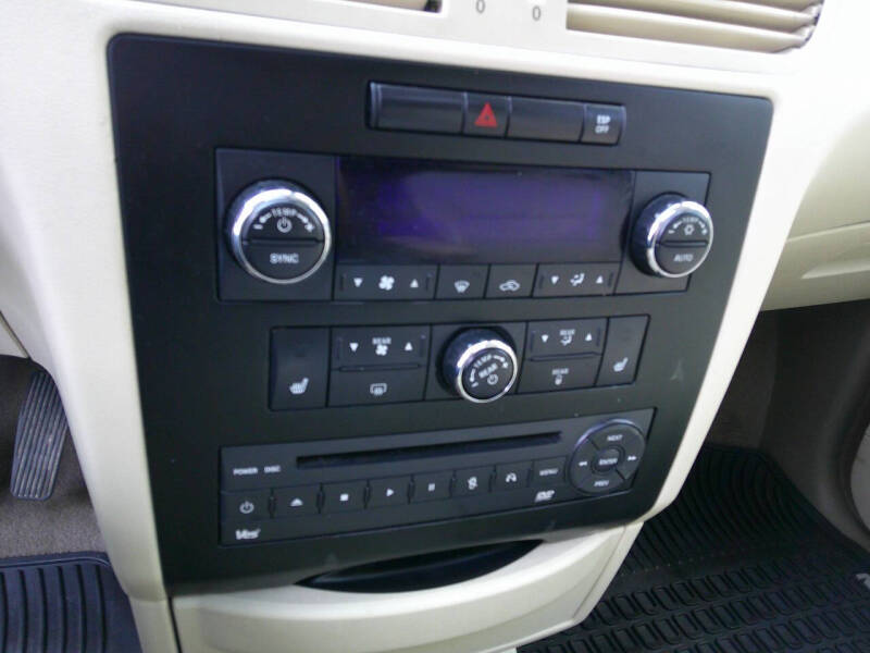 2009 Volkswagen Routan SEL