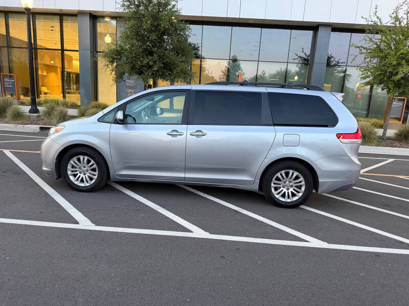 2012 Toyota Sienna XLE 8-Passenger