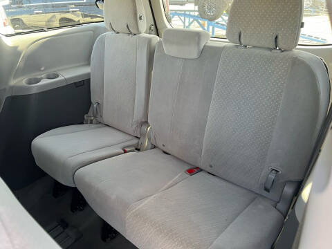 2018 Toyota Sienna LE 8-Passenger