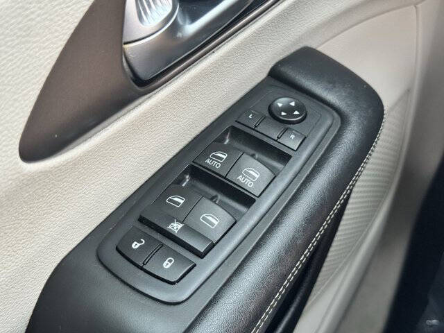 2020 Chrysler Voyager LX