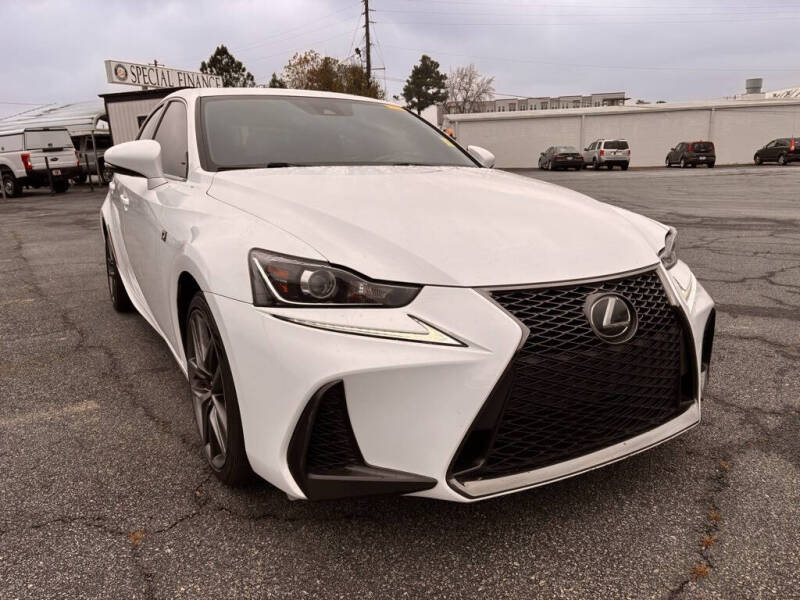2017 Lexus IS 200t's photo
