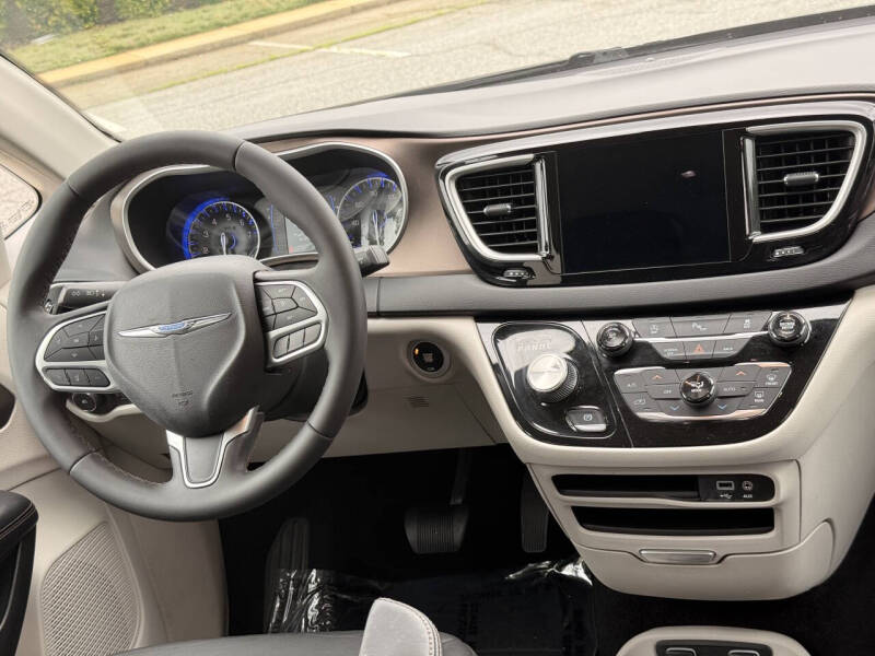 2017 Chrysler Pacifica Touring-L