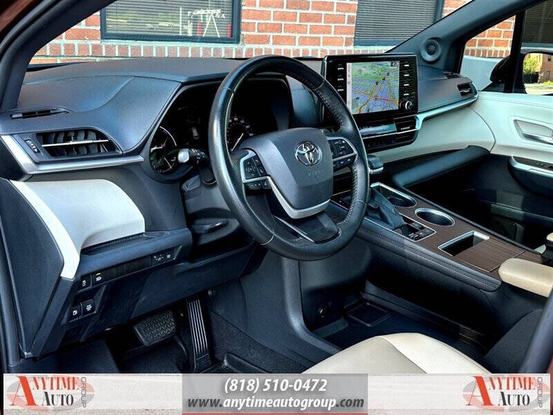 2021 Toyota Sienna XLE 8-Passenger