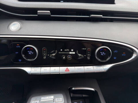 2024 Genesis GV70 2.5T Standard